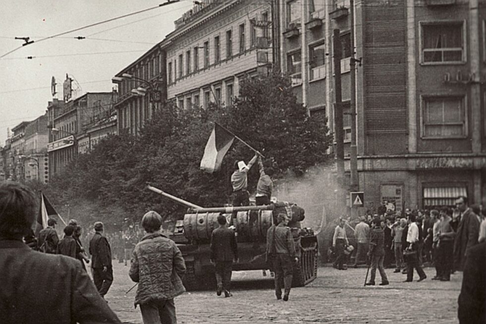 През 1948г. Прага е поканена да се възползва от американския План "Маршал", но Сталин моментално се намесва и поставя комунистическо правителство.