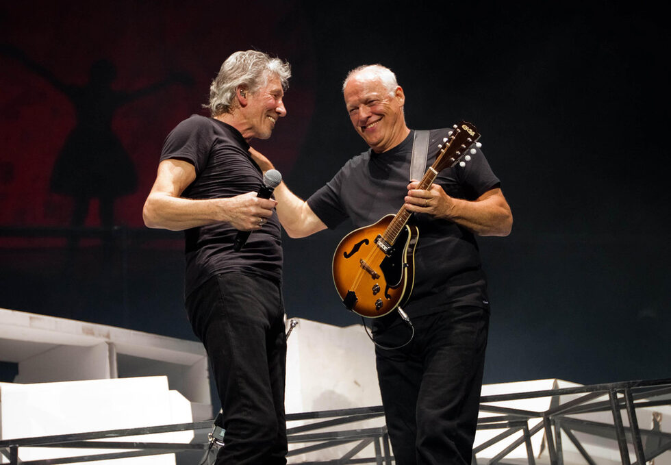 Заедно с другия вокалист на Pink Floyd Дейвид Гилмор, специален гост на два от концертите на турнето към The Wall. След напускането на Барет, във фронтмен през април 1968 г. се превръща Гилмор.