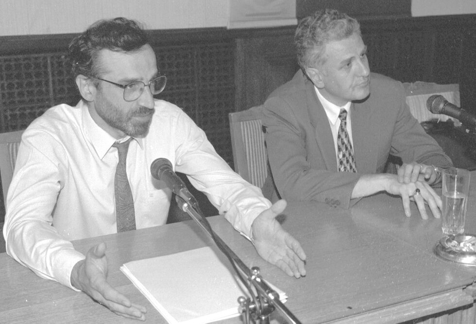 Бисеров влиза в политиката през 1991 г. Член е на Националния съвет на Зелената партия (1990-1991), която тогава е част от Съюза на демократичните сили. След като Зелената партия напуска СДС, става член на новата Консервативна екологична партия. Главен секретар е на СДС от 1994 до 2000 г.<br /><br />На снимката е заедно с Веселин Методиев, тогава от Демократическата партия.<br />