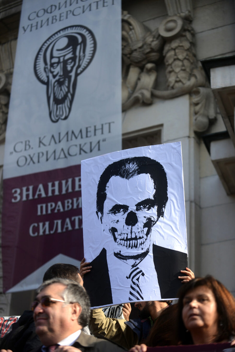 Фотогалерия: От символичната оставка до изгорените портрети на Орешарски и Сидеров