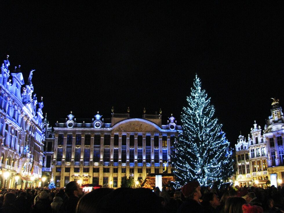 По традиция той се организира на Grand place, Place de la Monnaie, Place Sainte-Catherine, Борсата и Рибния пазар.