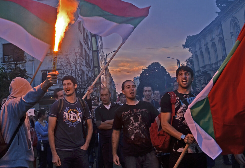 Тихомира Методиева - Тихича е от първия ден на протеста.  

Вижте малка част от хилядите й кадри, като оставяме снимките да говорят без допълнителен коментар.