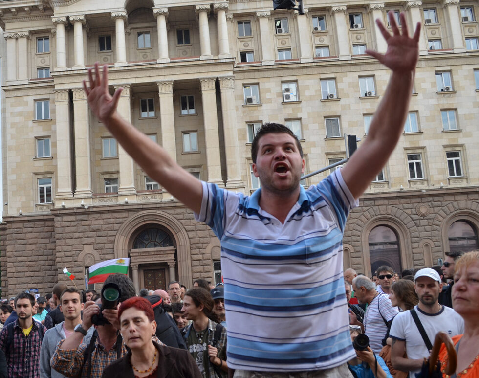 Фотогалерия:''Чуйте ни!" - протестите през погледа на Тихомира Методиева - Тихича