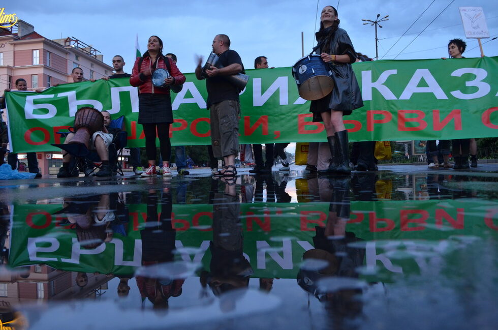 Фотогалерия:''Чуйте ни!" - протестите през погледа на Тихомира Методиева - Тихича