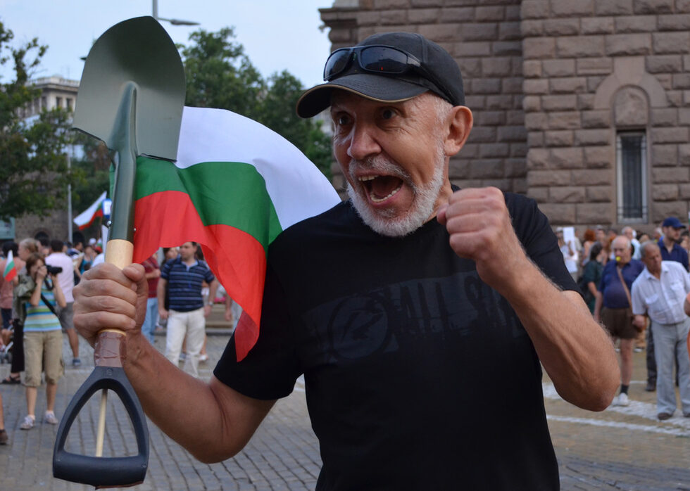 Фотогалерия:''Чуйте ни!" - протестите през погледа на Тихомира Методиева - Тихича