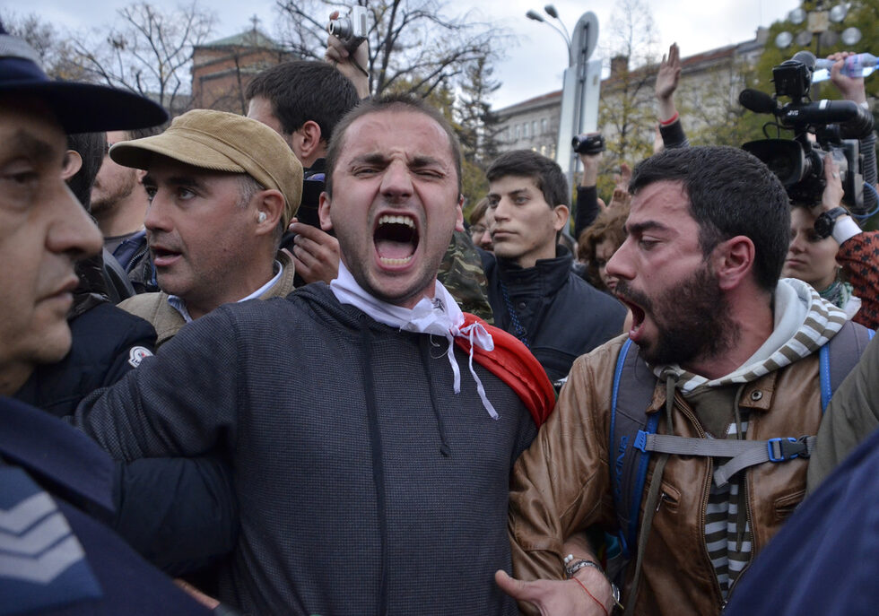 Фотогалерия:''Чуйте ни!" - протестите през погледа на Тихомира Методиева - Тихича