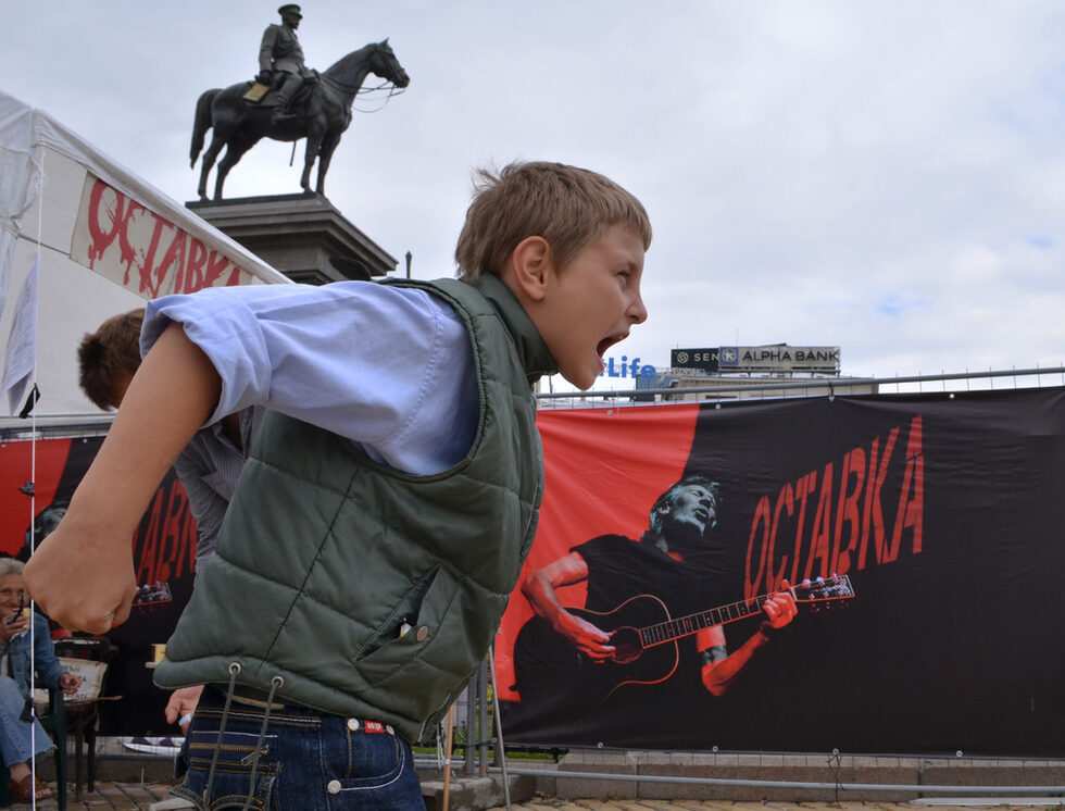 Фотогалерия:''Чуйте ни!" - протестите през погледа на Тихомира Методиева - Тихича