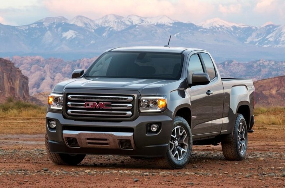 С Canyon GMC вдига летвата пред конкурените по отношение на мощността, икономичността, рафинираността и комфорта. Базовият мотор в гамата е 2.5-литров редови, четирицилиндров с мощност 193 конски сили. Предлага се и 3.6-литров V6 с 302 конски сили, догодина пикапът ще може да се поръча и с дизелов агрегат. От "Дженерал мотърс" твърдят, че моделът предлага рекордни за сегмента товароносимост (657 кг.) и възможност за теглене на прикачен товар (до 3 тона).