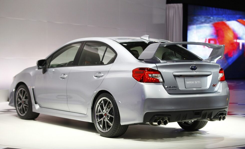 Серийното WRX STi разполага с 305 к.с., генерирани от 2.5-литров боксер мотор с турбо.