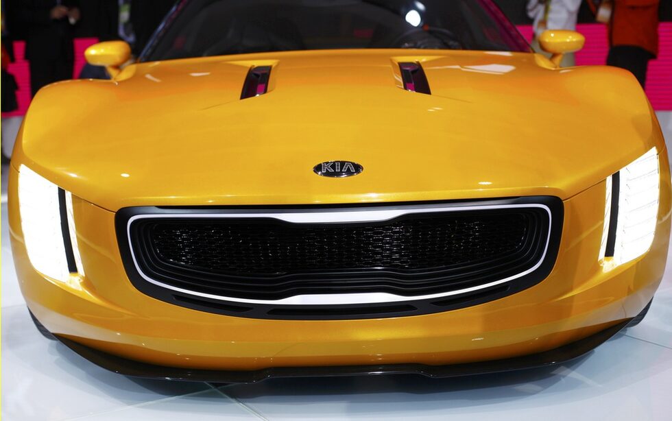 По едно рамо в проектирането на колата са дали и Kia Racing, и техният партньор Kinetic Motorsports. Пилотите на автомобили "Киа" в Grand-Am Continental Tire Sports Car Challenge също са дали своите съвети.
