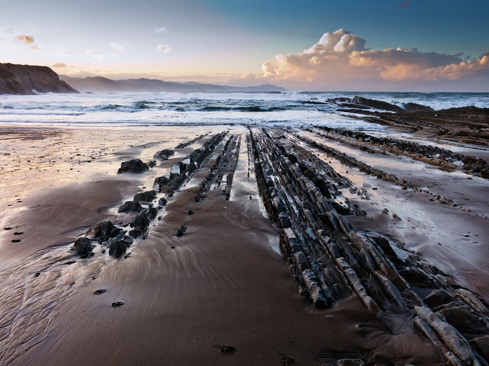 Срещата на Атлантика със стръмният бряг на Zumaia e сътворил тази невероятна гледка.