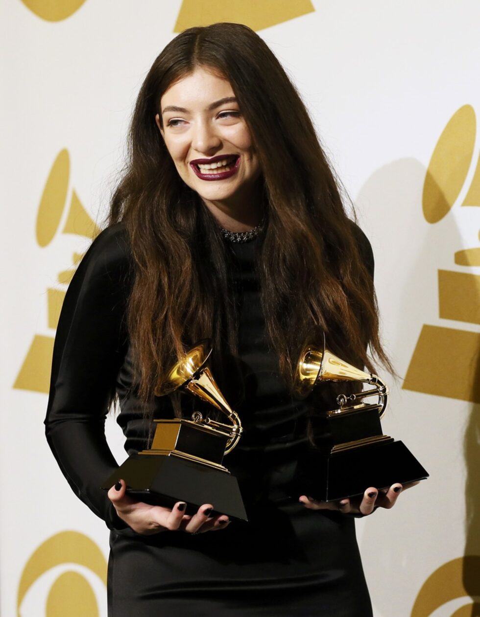 Поп изпълнителката Lorde взе две награди - за песен на годината за нейната Royals и най-добро солово поп изпълнение за същата песен.