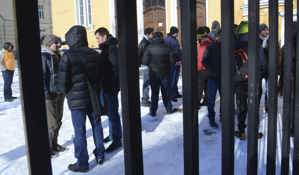 По-късно студентите направиха пресконференция на един от изходите на Ректората. Те заявиха готовност да продължат действията си до оставка на кабинета "Орешарски", а за причини посочиха назначението на Делян Пеевски за шеф на ДАНС и по-късното му възстановяване като депутат, случаят с Христо Бисеров и др.