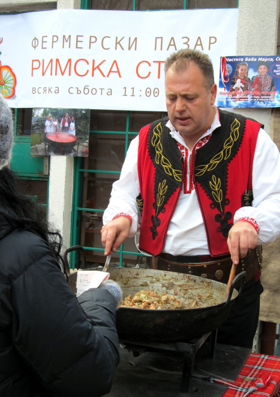 Фермерският пазар е за натурални продукти от дребни производители.
 На Фермерския пазар фермерска гозба,