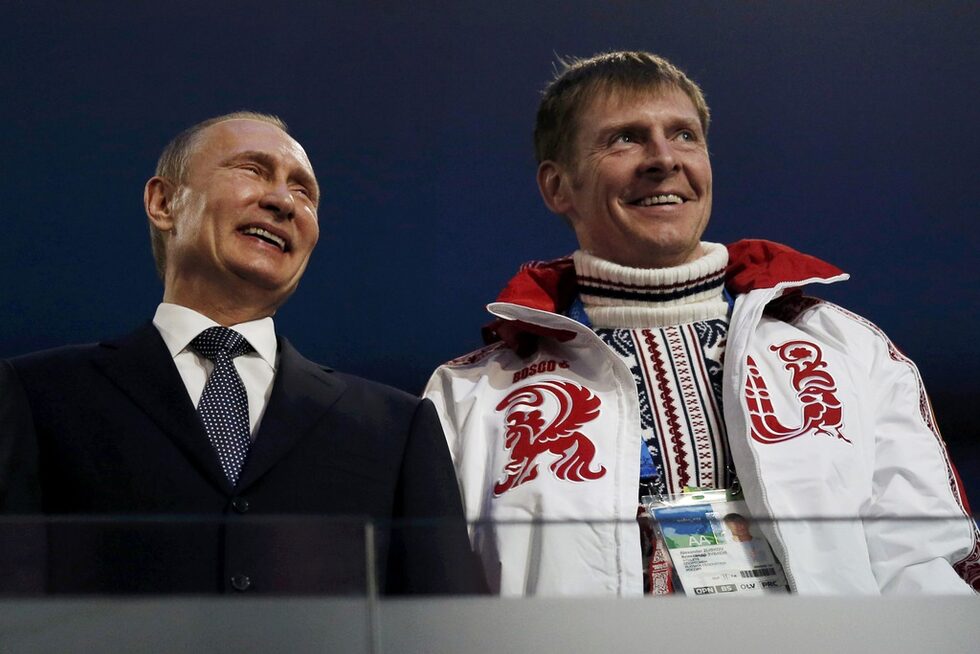 Руският президент Владимир Путин и двукратният олимпийски шампион в бобслея Александър Зубков