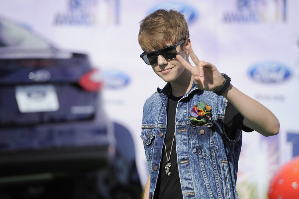 През 2011 излиза втория студиен аблум на Джъстин Бийбър на име "Under the Mistletoe" . На 22 февруари обявява чрез туитър, че първия сингъл от третия му студиен албум "Believe" ще излезе през март 2012.