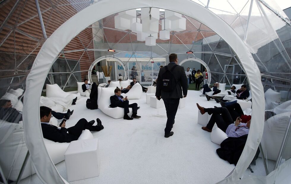 Залите на MWC 2014 са доста обширни и е трудно да бъдат обиколени на един дъх. Затова организаторите са направили подобни специални места за отдих.