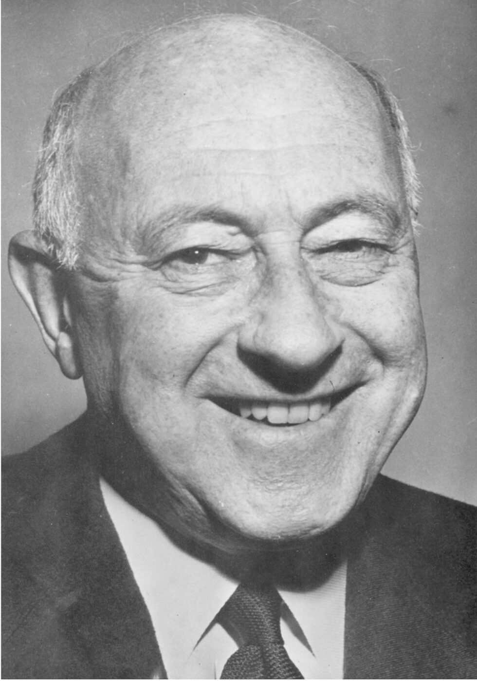Наградата на името на Сесил Б. Демил (1881-1959), която се връчва в рамките на "Златен глобус", придобива все по-голям престиж, а последният й лауреат е Уди Алън. Самият Демил създава успешни продукции като "Клеопатра" и наградената с "Оскар" The Greatest Show on Earth, но самият той не получава награда за режисура. Академията все пак му присъжда награда за цялостен принос.