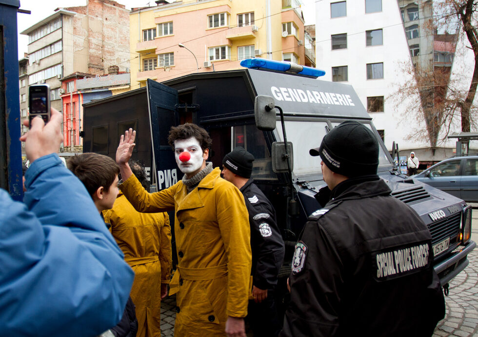 На някои им е бил съставен и акт, че не носят личните си документи.