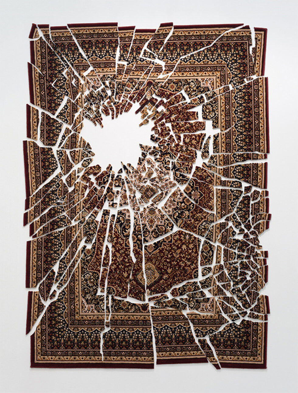 Участва и в 4-то Истанбулско биенале -1995; Manifesta 3 в Любляна, Словения - 2003; 14-то биенале Сидни, Австралия - 2004; в 4-то Берлинско биенале - 2006 година.<br />
<br />
На снимката:<br />
Оранменти на искането, 2013<br />
Манипулиран килим върху стена<br />
248 x 176 cm