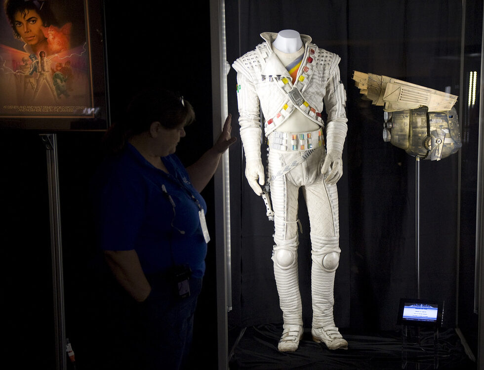 Костюм от триизмерния късометражен филм Captain EO с участието на покойния  Майкъл Джексън.