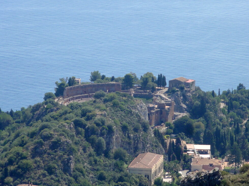 Светилището Madonna della Rocca (Мадоната на скалата).