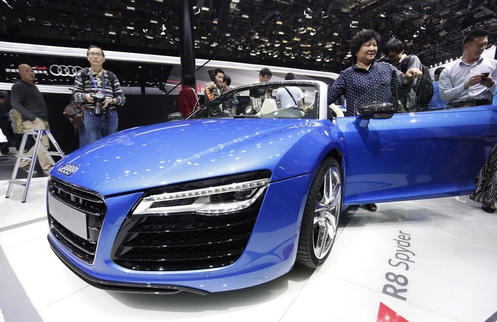 Един от най-впечатляващите експонати при "Ауди" е  R8 Spyder