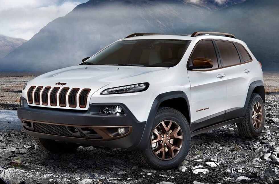 Jeep Cherokee Sageland Concept е вдъхновен от легендарната област Шангри-Ла в Тибет. Отвън правят впечатление бронзовите акценти, в салона кожата е сива "Напа", таблото е кафяво, също с бронзови акценти.