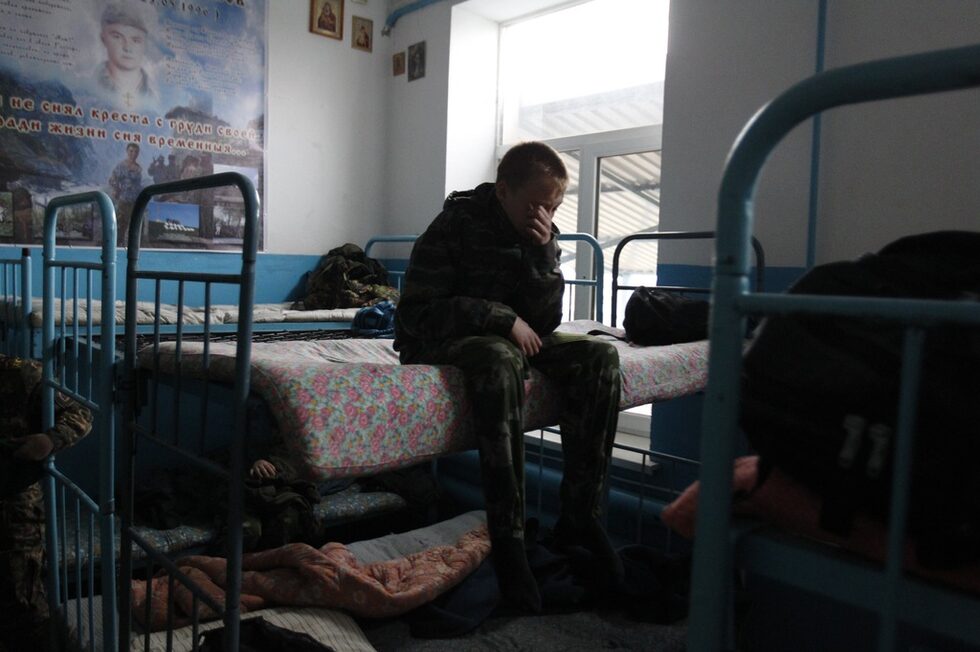 След като момчетата и момичетата пристигнали в базата, последвали няколко урока и почивка за молитва и готвене.
