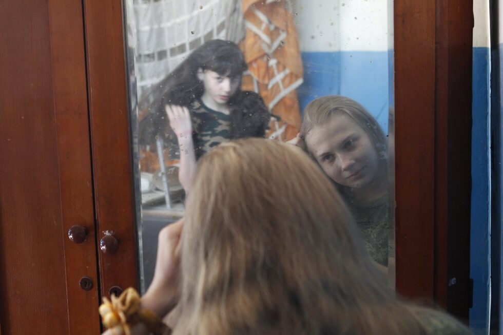 Събуждането е в 7 и децата са готови за физически упражнения и бягане в гората около селото.