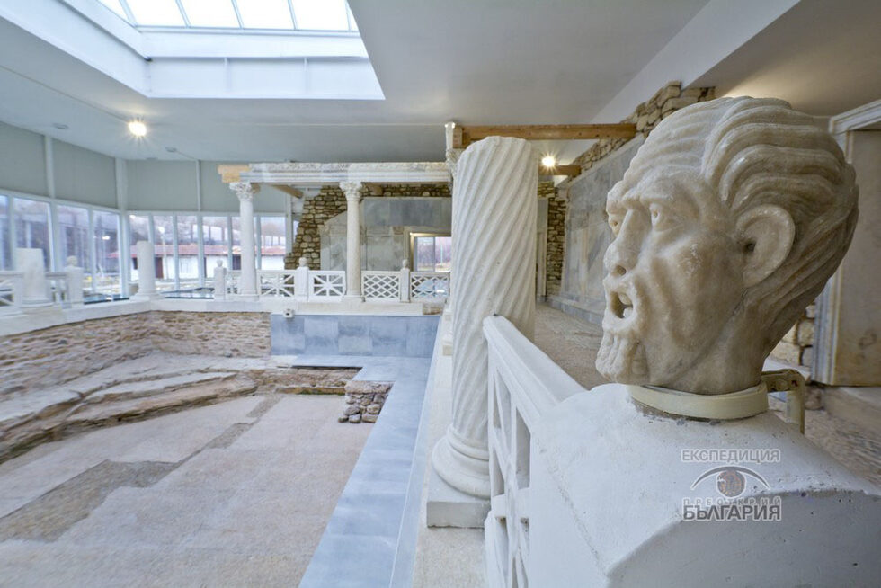 Фотоизложбата на eкспедиция "Преоткрий България" за четвърта година показва неизвестните исторически светини на т. нар. Мост на влюбените зад НДК в София. Официалното откриване е на 24 април /четвъртък/ от 18:00 часа.<br /><br />Автори на снимките са Евгени Димитров, Тихомира Методиева, Иван Василев, Владимир Алексеев и Надя Сярова.<br /><br />Още снимки може да се видят на<a href="https://www.facebook.com/PreotkriiBG" target="_blank"> https://www.facebook.com/PreotkriiBG</a><br /><br />На снимката: Вила "Армира" е един от най-ранните и най-точно датирани вилни комплекси от римската епоха, проучени в България. Тя е построена преди 2000 години. <br /><br />