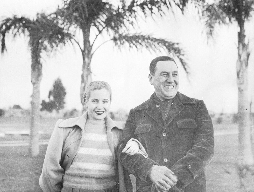 За компенсация през 1952 година тя е обявена за Духовен лидер на Аржентина.<br />