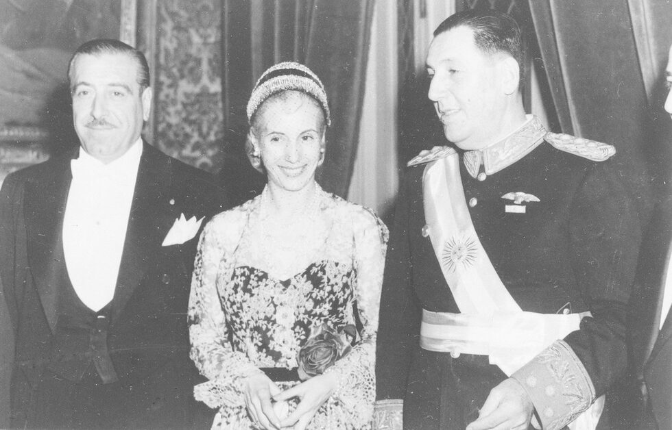Един от нейните любимци е Кристиан Диор. Ева Перон е била изключително суетна и дори дълго време е криела истинската си възраст, като е твърдяла, че е родена през 1922 г. вместо през 1919 г.