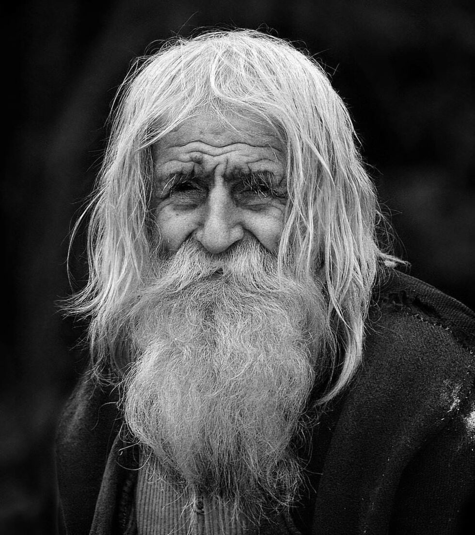 На 103 години почина <a href="https://www.dnevnik.bg/v_pamet/2018/02/13/3129193_pochina_diado_dobri_nai-golemiiat_daritel_na_hrama_sv/" target="_blank">Добре Добрев, известен като Дядо Добри</a>, най-големият дарител на столичния храм "Св. Александър Невски". За кончината му съобщи Българската патриаршия.<br /><br />Името му нашумя, след като се разбра, че през 2009 г. е дарил на патриаршеската катедрала над 35 хил. лв. - най-голямото дарение от частно лице в над 100-годишната история на храма. Мъжът, наричан и светецът от с. Байлово, живееше аскетично в пристройка към църквата в родното си село, събираше пари пред вратите на столични храмове, а след това ги даряваше на църкви и манастири. Смята се, че през живота си е дарил над 80 хил. лв.
