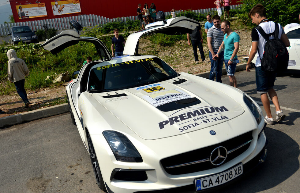 Сред автомобилите присъсва и този Mercedes SLS Black Series