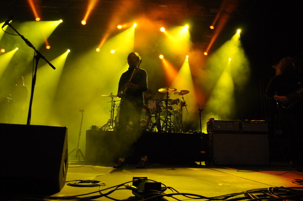 The Bombay Bicycle Club също направиха хубаво аудиовизуално шоу на втората по големина сцена World Stage