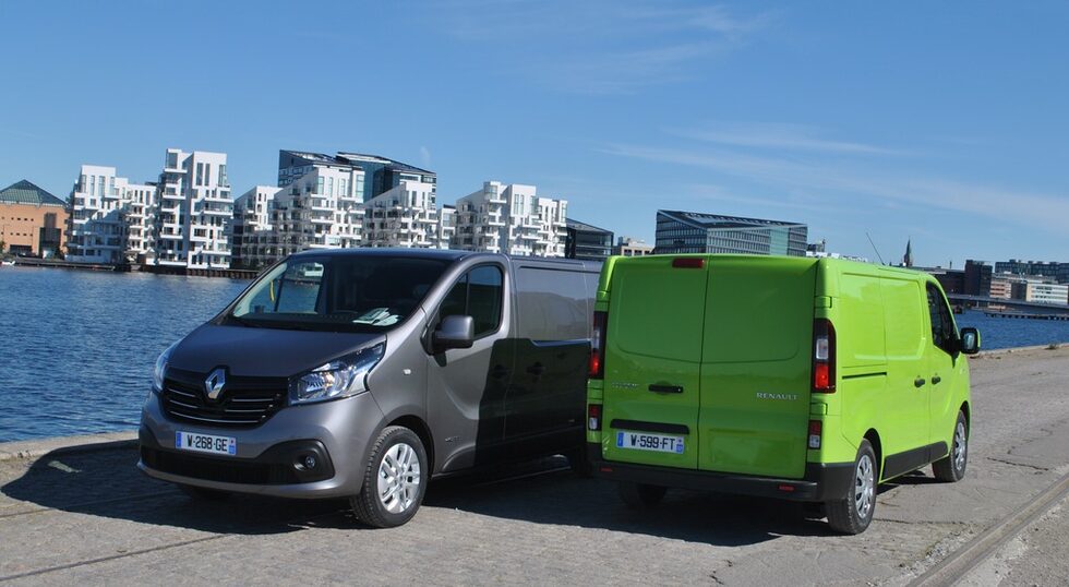 <a href="http://www.dnevnik.bg/skorost/2014/07/20/2341797_fotorazkaz_novoto_reno_trafik_e_komfortno_kato_leka/?pic=1#picture" target="_blank">"Рено Трафик"</a> е другият кандидат за награда при вановете.