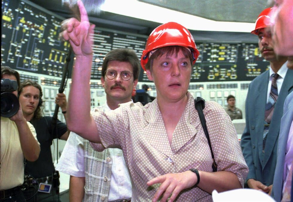 През 1994 г. Меркел става министър на околната среда.