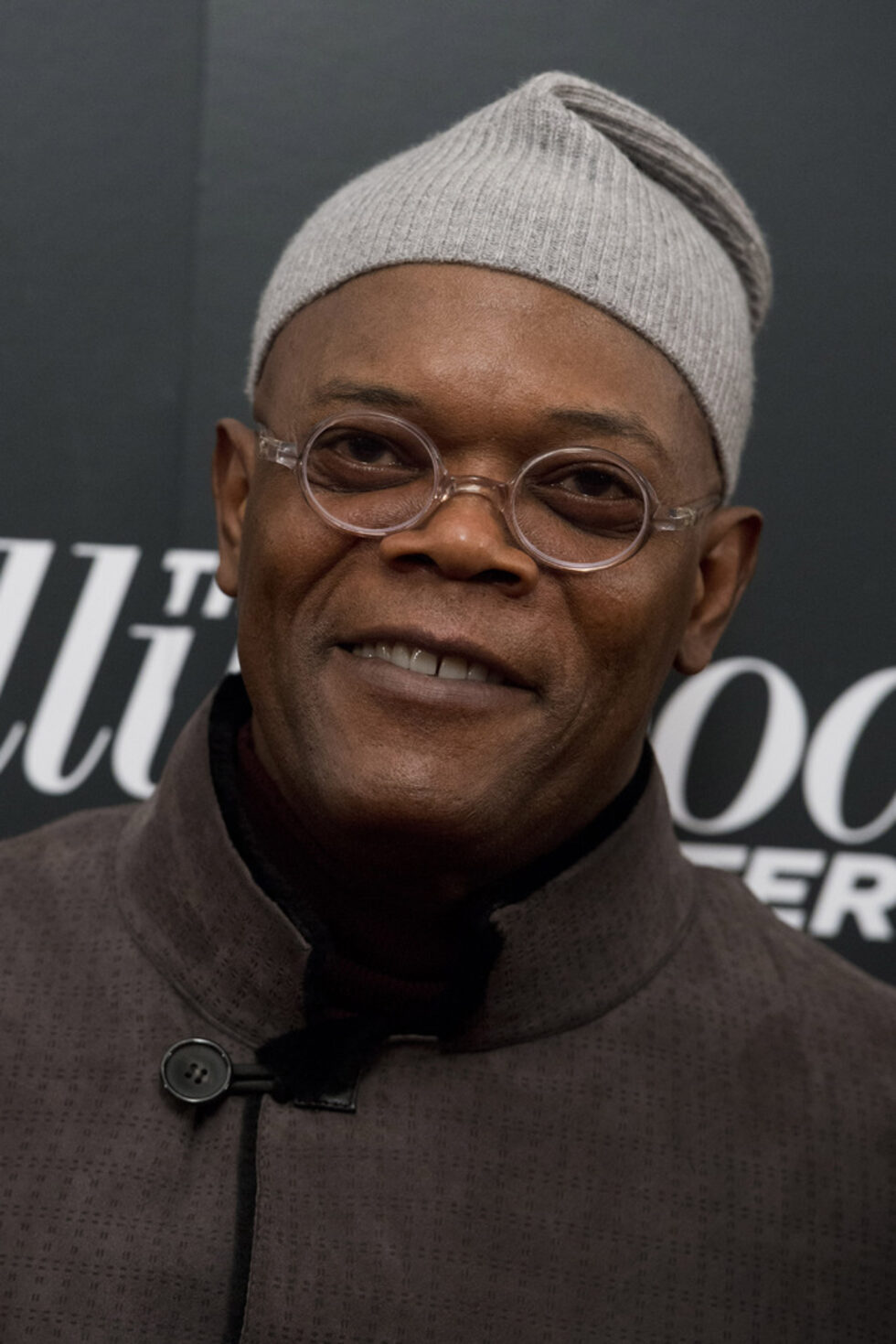 Американският актьор <a href="https://twitter.com/samuelljackson" target="_blank">Самюел Л. Джаксън</a> заема шестото място в класацията. Той има 3.9 последователи в "Туитър", а последното му съобщение там е в памет на актьора Джеймс Гарнър: "Изкусен актьор, забавен играч на голф и добър човек като цяло", пише той.