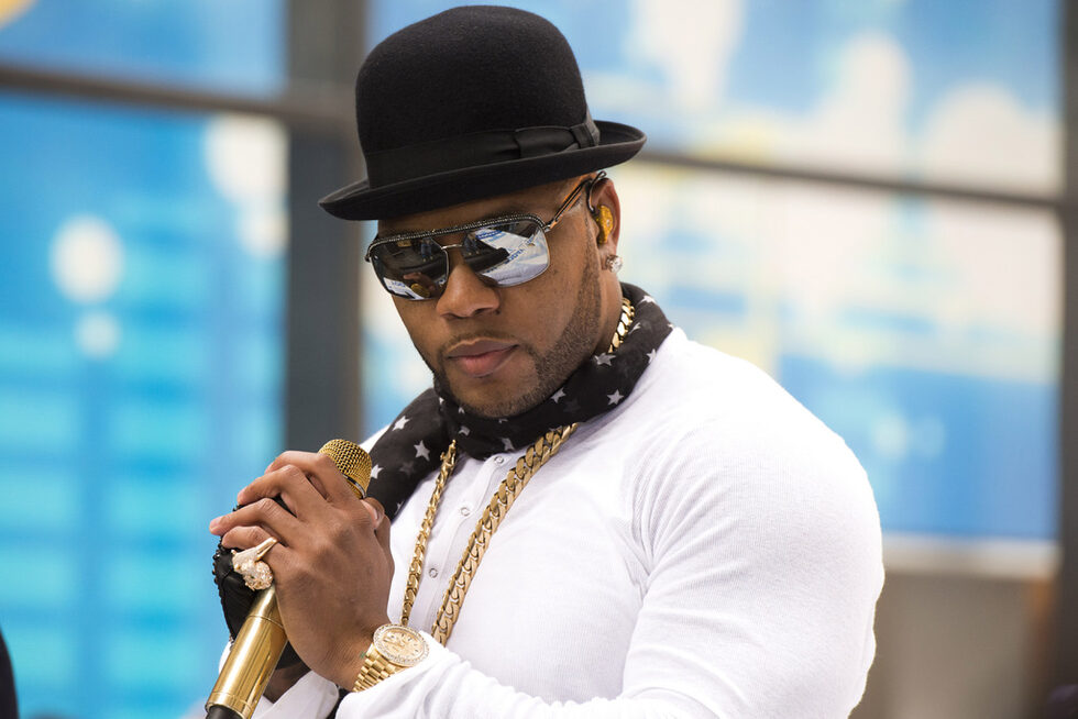 Американската рап звезда Flo Rida е на едно място преди края на първите 20 в подреждането с 5.45 млн. последователи и сякаш преобладаващи рекламни послания.