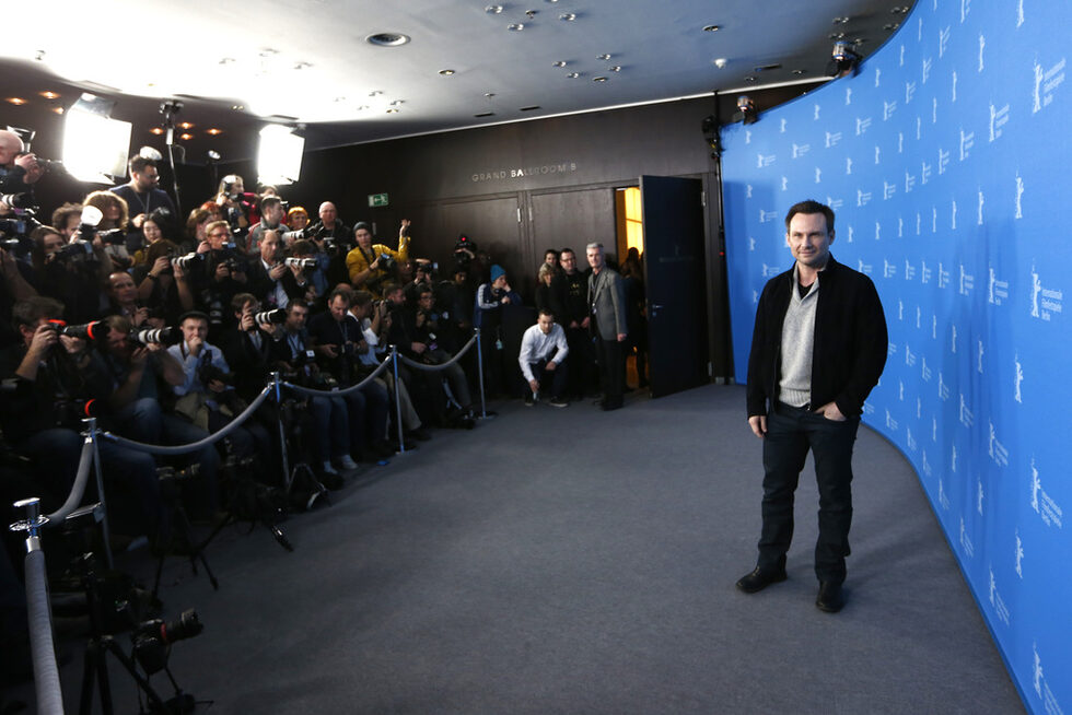 Крисчън Слейтър позира за фотографите на премиерата на  филма ''Нимфоманка'' на 64-тия филмов фестивал "Берлинале", 9 февруари, 2014.