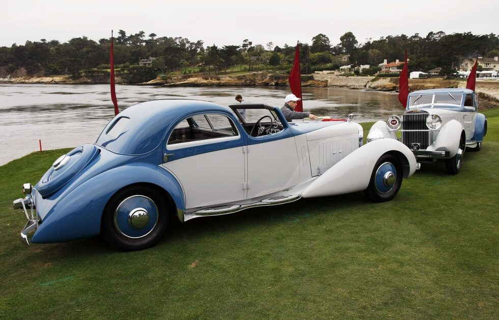 Два модела на марката Hispano-Suiza от 1934 г. - K6 Fernandez et Darrin Coupe Chauffeur (вляво) и J12 Fernandez et Darrin Coupe de Villе.