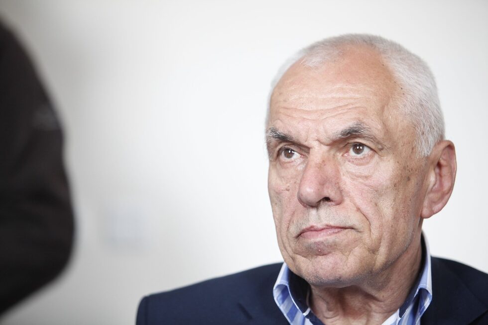Симеон Варчев, едно от най-големите имена в българския баскетбол. Варчев играе баскетбол в Разград, ВИФ, "Миньор" (Перник) и Ямбол. Шампион е на България при кадетите. Като треньор води "Лъсков", "Балкан", "Академик" (Варна) и "Черно море". Има три титли като треньор, а начело на националния отбор на България печели осмо място на европейското първенство през 1991 г.