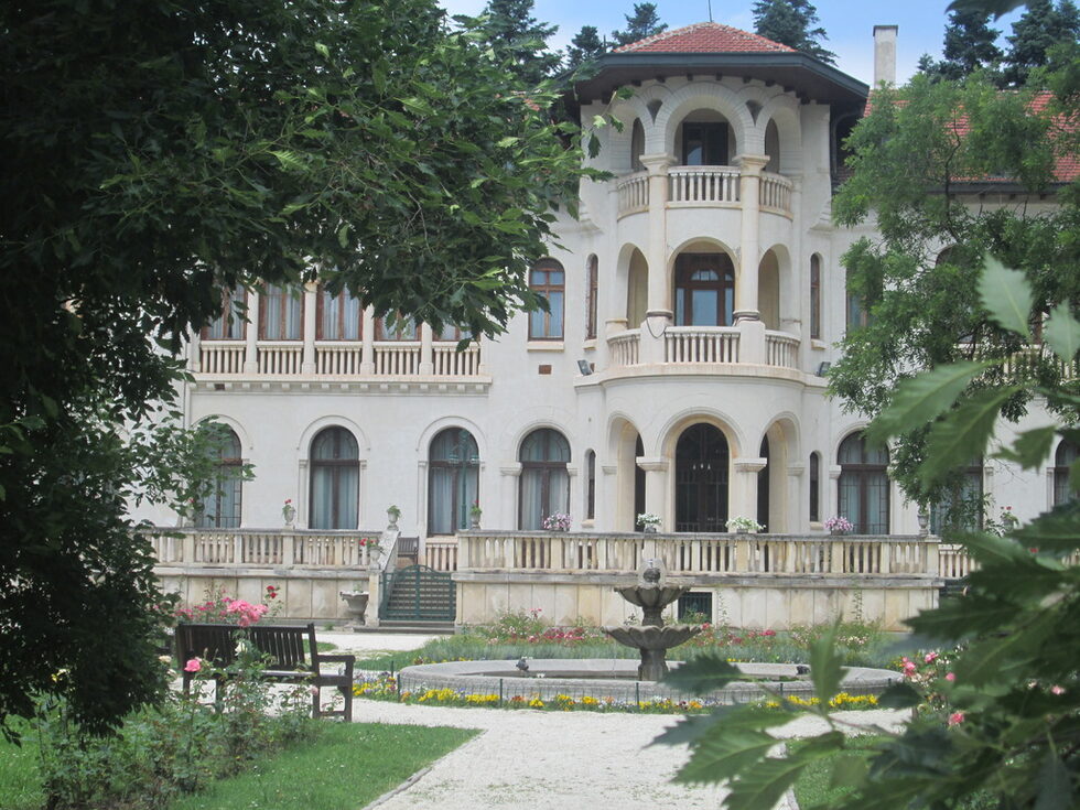 Новата придобивка на столицата - паркът и част от двореца "Врана".