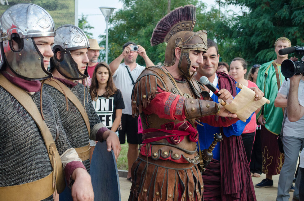 Групата за исторически възстановки към Съвета по туризъм в Свищов – Legio I Italica направиха впечатляващи демонстрации на военни ритуали.