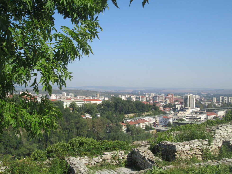 Град Ловеч от крепостта.