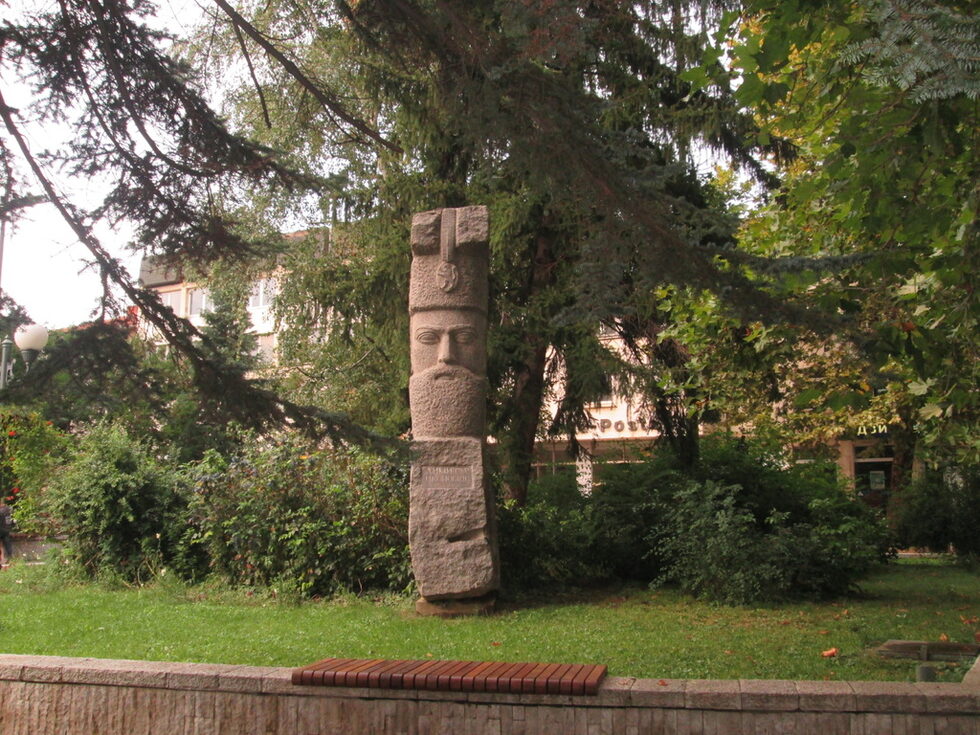 Памтник на Димитър Икономов.
