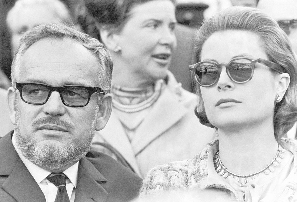 През 1981 година Грейс и Рение отпразнували "сребърна" сватба.<br /><br />На снимката: Принцеса Грейс и принц Рение III в Севиля, Испания на 18 април 1966 г..