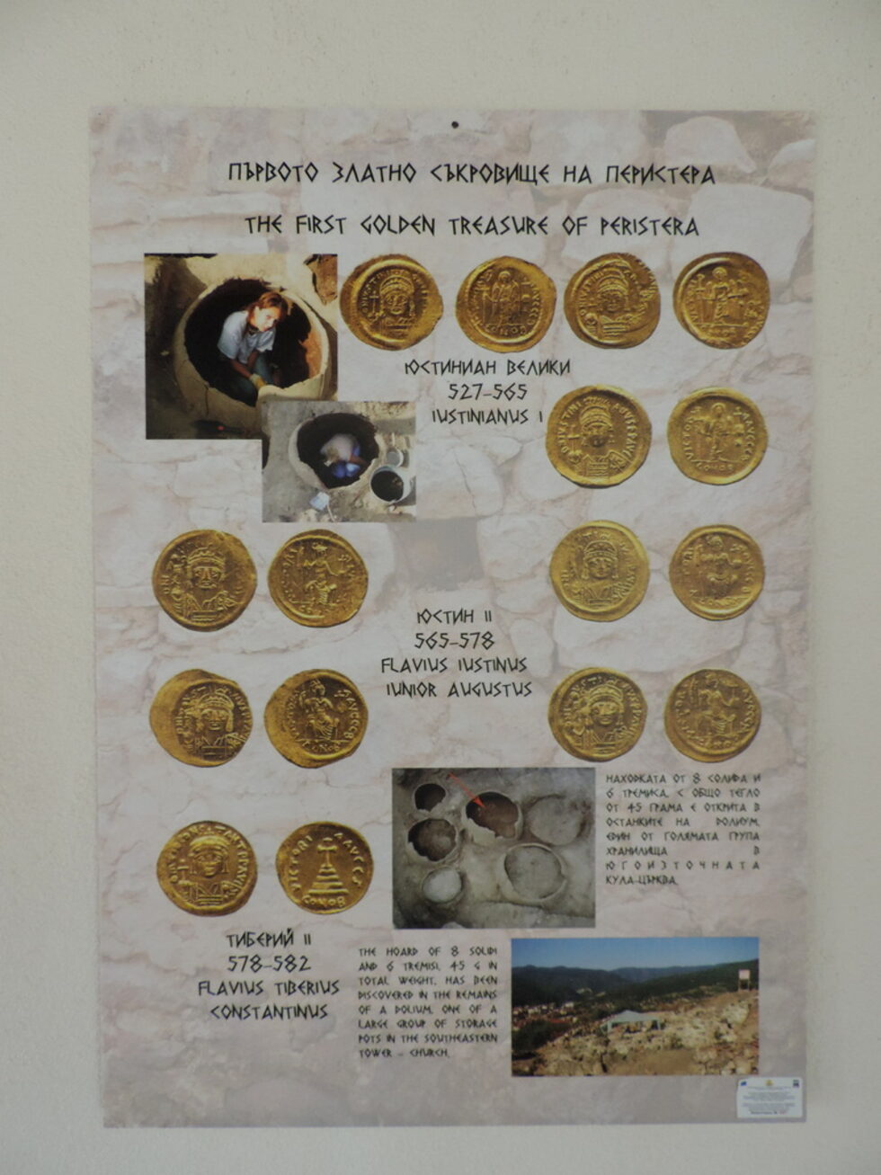 През 2007 г. са открити 44 монети, включително 14 златни монети, скрити в делва при опожаряването на крепостта. Въз основа на тях историците обособяват три периода в живота на крепостта: римски (II–III век), късноримски (началото на IV век) и възраждане на крепостта в началото на VI век.