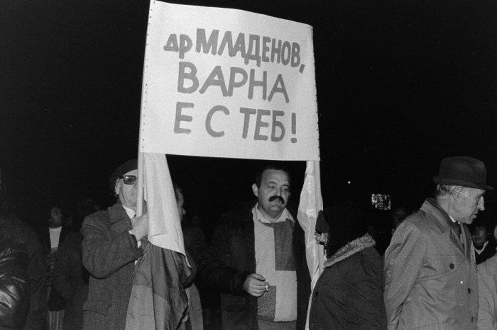 Привърженици на Петър Младенов, който заедно с членовете на говашното Политбюро на БКП Станко Тодоров, Андрей Луканов и Добри Джуров организират преврата срещу Тодор Живков.